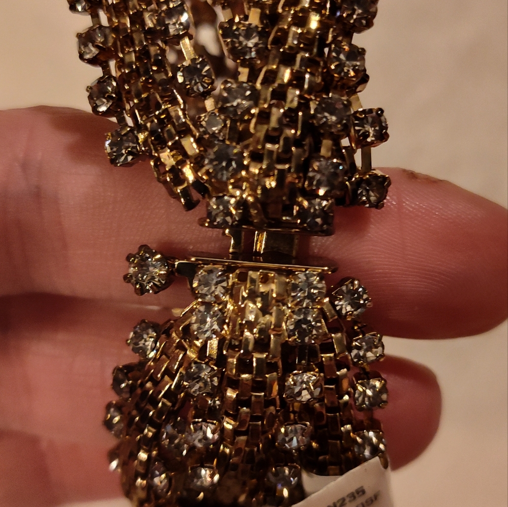 NWT! Cache Jewelry Set - Picture 6 of 13